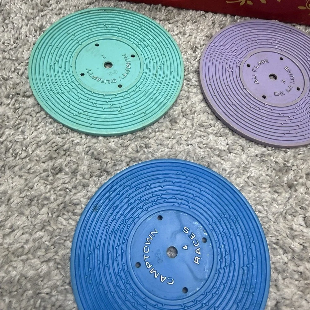 Vintage 1971 Fisher Price Music Box Record Player Toy 5 Record Disks 995 Works